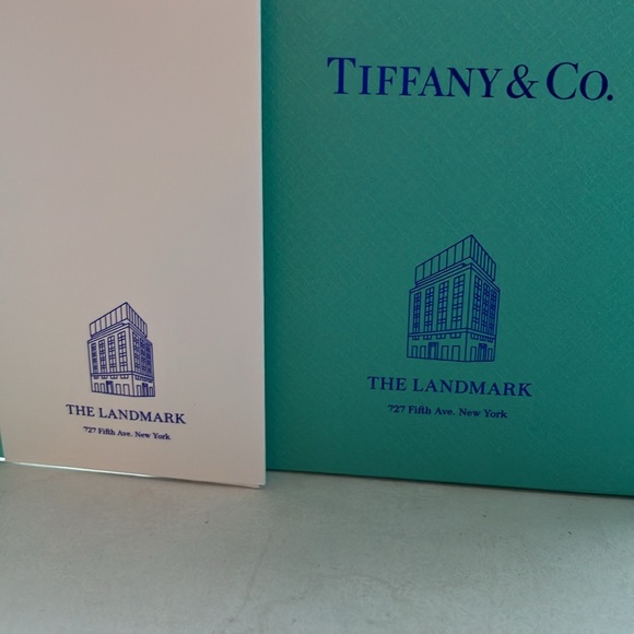 SOLD! Tiffany & Co “The landmark” full set pouch, box, bag, card, ribbon! 🩵 - Picture 6 of 8